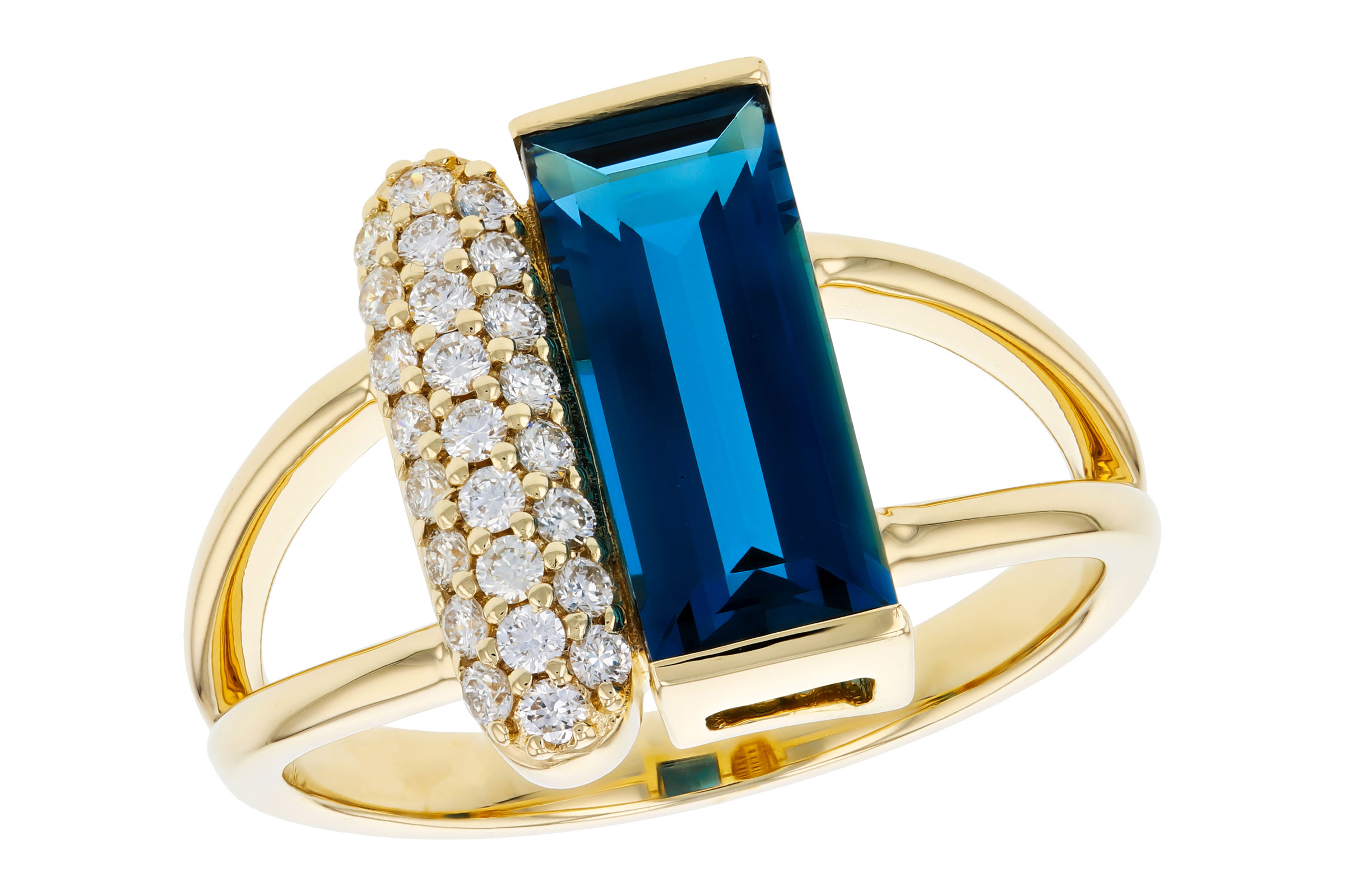 L275-75206: LDS RG 2.67 LONDON BLUE TOPAZ 2.92 TGW (12x5MM BT)